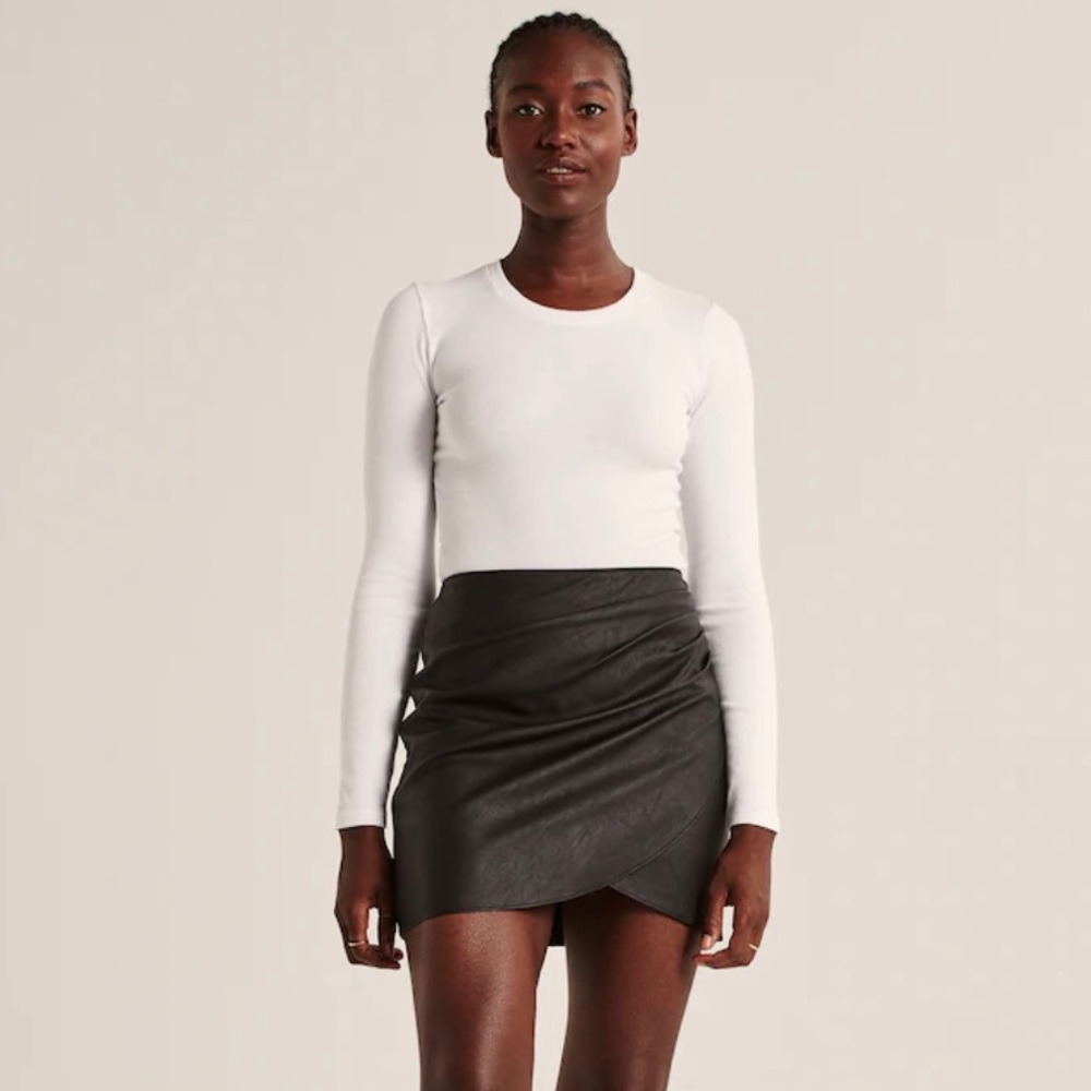 Abercrombie&Fitch Vegan Leather Ruched Mini Skirt
